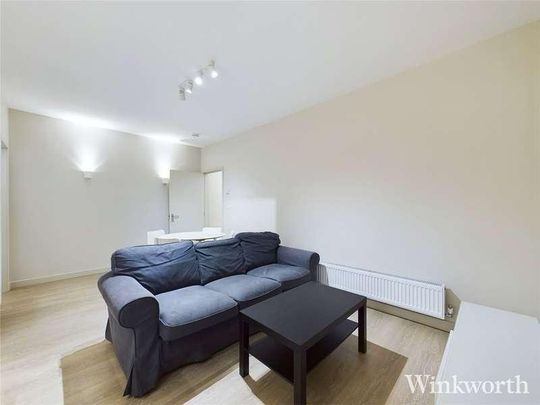 Carlisle Avenue, London, W3 - Photo 1