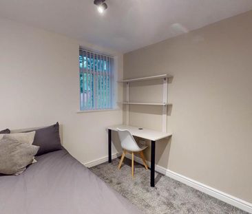 3 bedroom flat to rent - Photo 2