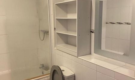 Room in a Shared Flat, Kingsridge, SW19 - Photo 2