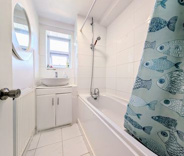 Room in a Shared Flat, West House Close, SW19 - Photo 5