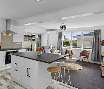 Fresh, Modern & Compact Living in Central Hutt - Photo 2