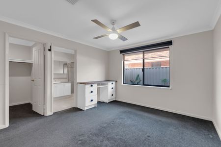 Beautiful Secret Harbour Home Available - SIX MONTH LEASE ONLY - Photo 4