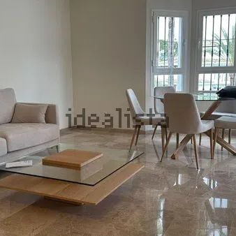 Alquiler de dúplex en Urbanización Los Naranjos de Marbella - Photo 1