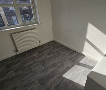 3 bed Semi-Detached - To Let - Photo 5