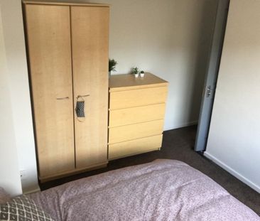 6 bedroom house to rent Fermor Crescent, Luton, Bedfordshire, LU2 - Photo 1