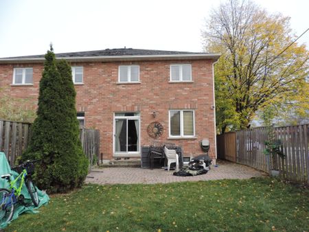 For Lease - 1016 Caven Street, Mississauga, Ontario - Photo 2