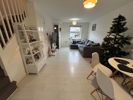 3 bedroom terraced house to rent - Photo 2