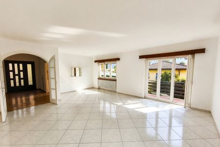 Appartamento 5,5 ristrutturato con giardino privato e tre balconi - Foto 3