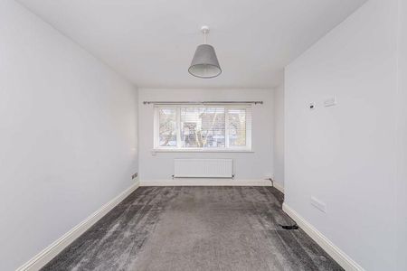 3 bedroom apartment to rent - Photo 2