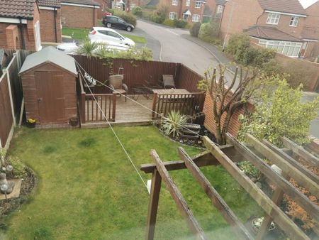 3 bedroom end of terrace house to rent - Photo 3