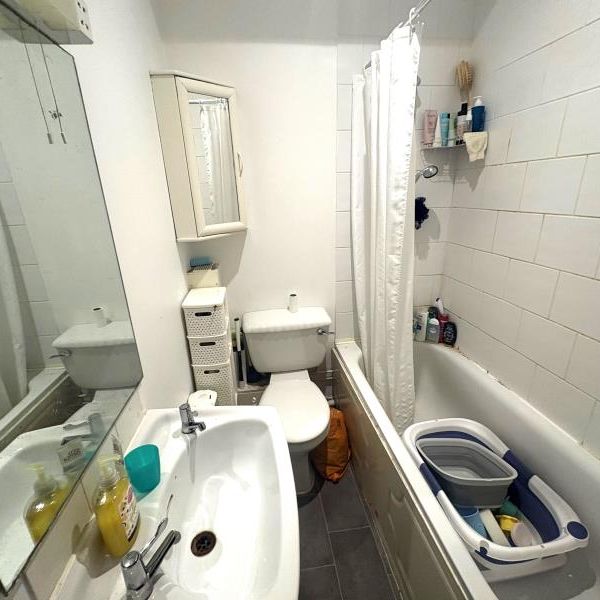 11 London Road, Guildford - 1 bedroomProperty for lettings - Seymours - Photo 1