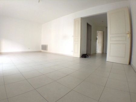 Appartement 3 pièces 70m2 MARSEILLE 8EME 1 238 euros - Photo 2