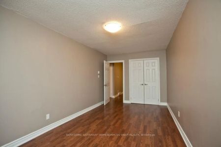 Property For Lease | W8212116 - Photo 4