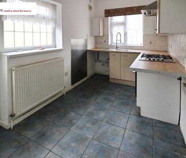 2 bedroom semi-detached bungalow to rent - Photo 2