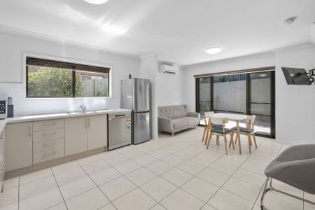 Modern Townhouse, Generous in Size, So Close to the University of Qld, QUT and CBD! **** CALL OR TEXT ANYTIME FOR AN INSPECTION ***** - Photo 5