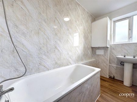 Victoria Road, Ruislip - Photo 2