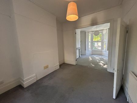 2 bedroom flat to let - Photo 3