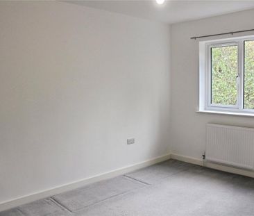4 bedroom end of terrace house to rent - Photo 6