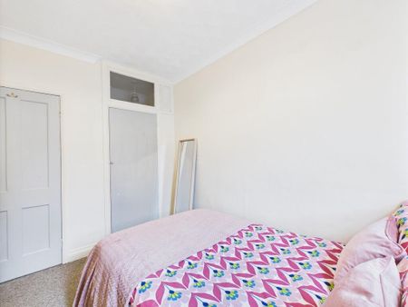 4 bedroom terraced house to rent - Photo 5