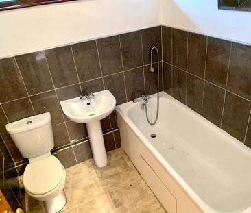 6 Broadway Avenue, Carrickfergus, BT38 8DD - Photo 1