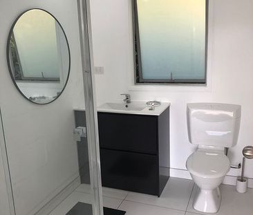 Modern, sunny, private one bedroom unit - Photo 5