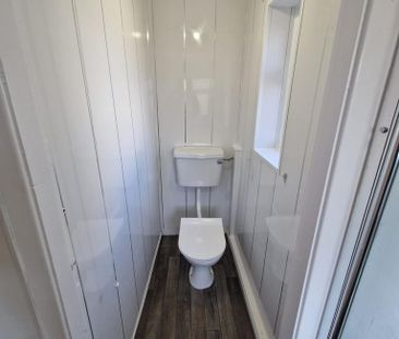 3 bedroom end of terrace house to rent - Photo 3