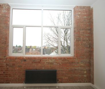 Flat to rent on - Photo 1