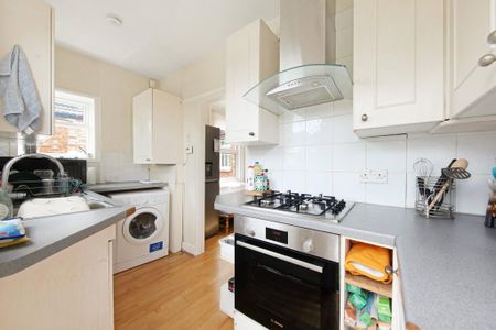 3 bedroom maisonette to rent - Photo 3