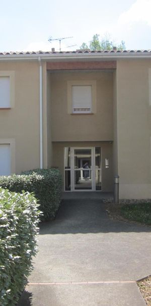 Location Appartement 2 pièces 47m² CAUSSADE 82300 - Photo 1