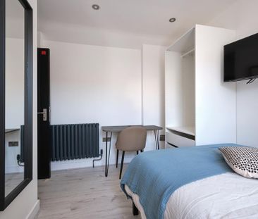 6 bedroom semi-detached house to rent - Photo 1