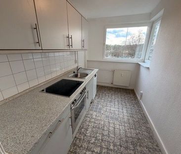 Geräumige 2-Zimmer-Wohnung mit Balkon und Einbauküche! - Foto 1