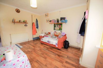 2 bedroom House in Manor Avenue, Leeds - Photo 5