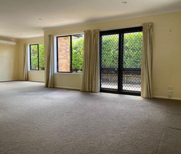 Sunny and spacious two bedroom home - Photo 1