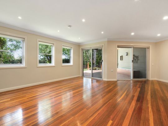 Over 55's | Spacious Ground Floor Apartment with Large Deck & Gardens - Photo 1