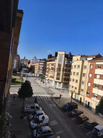 Alquiler de piso en Avenida Torrelavega - Photo 2