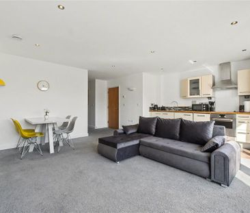 Studio to rent - Photo 2