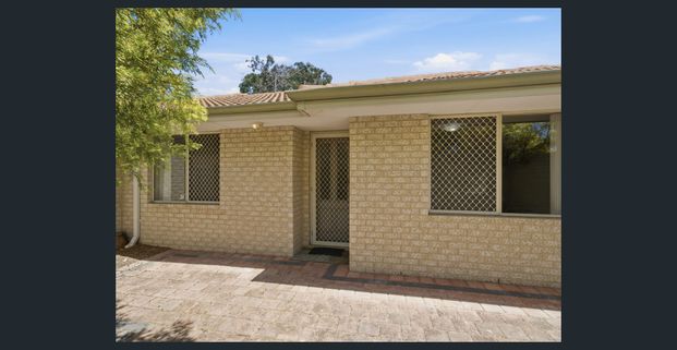 Charming Townhouse in Osborne Park - Photo 1