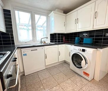 Petunia Crescent, Chelmsford, CM1 - Photo 6