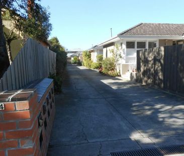 Only four on the block! - Photo 3