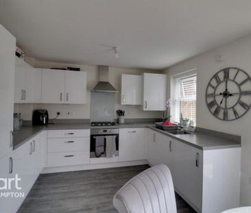 3 bedroom semi-detached house to rent - Photo 3