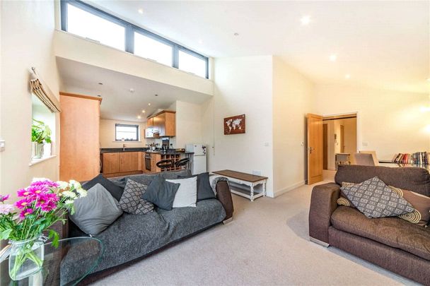 A superbly appointed penthouse apartment well located to the north of Newbury town centre with 2 parking spaces. - Photo 1