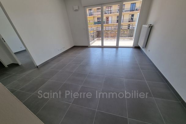 Location Appartement 2 pièces 40m² ST LAURENT DU VAR 06700 - Photo 1