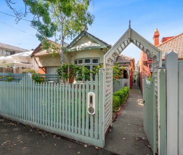 Spacious Victorian in an Unbeatable Location - Photo 2
