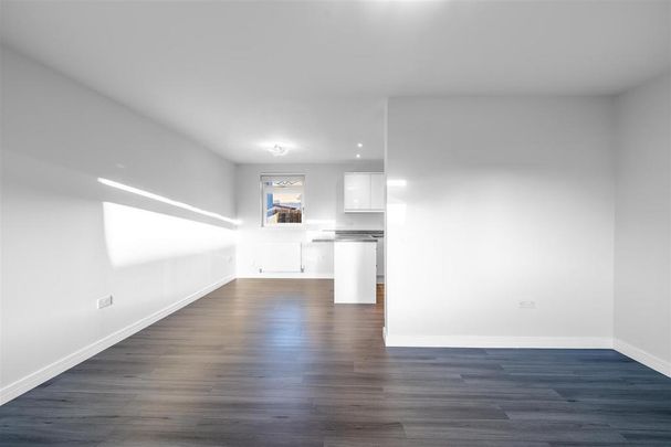 3 bedroom end of terrace house to rent - Photo 1