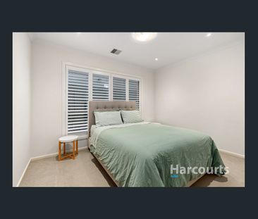 Modern, Sleek & Spacious - Photo 6