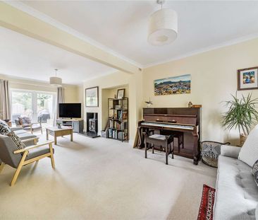 A deceptively spacious family home in a popular residential setting. - Photo 1
