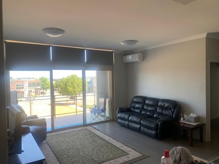 Ellenbrook - Photo 2