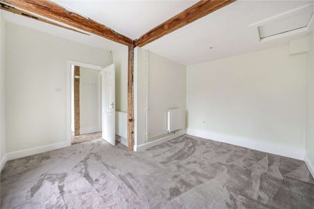 An immaculately presented converted Coach House close to Hawkhurst village - Photo 2