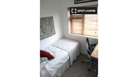 Room in a 2-Bedroom apartment for rent in Ballygall, Dublin - Photo 3