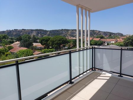 location Appartement T2 DE 45.5m² À CAVAILLON - Photo 2